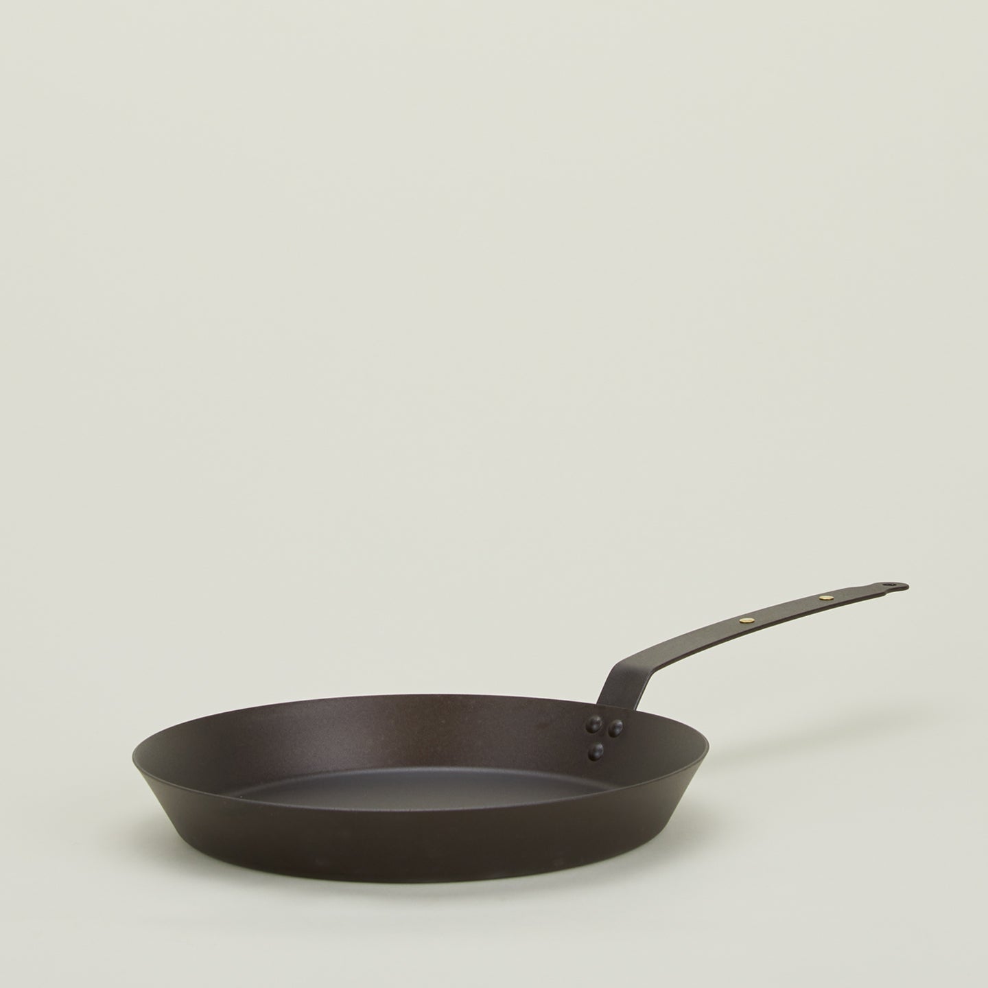 Spun iron frying pan