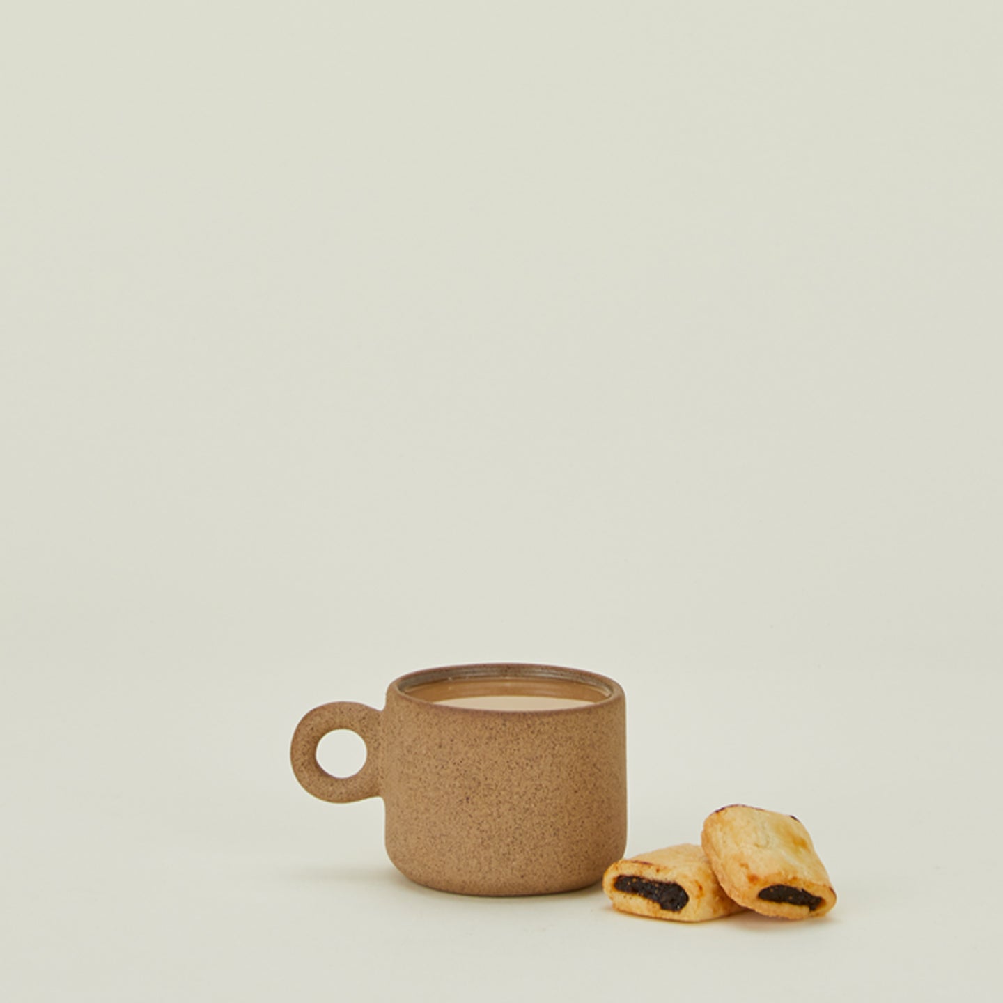 Al Centro Ceramica hoop mug with fig newtons