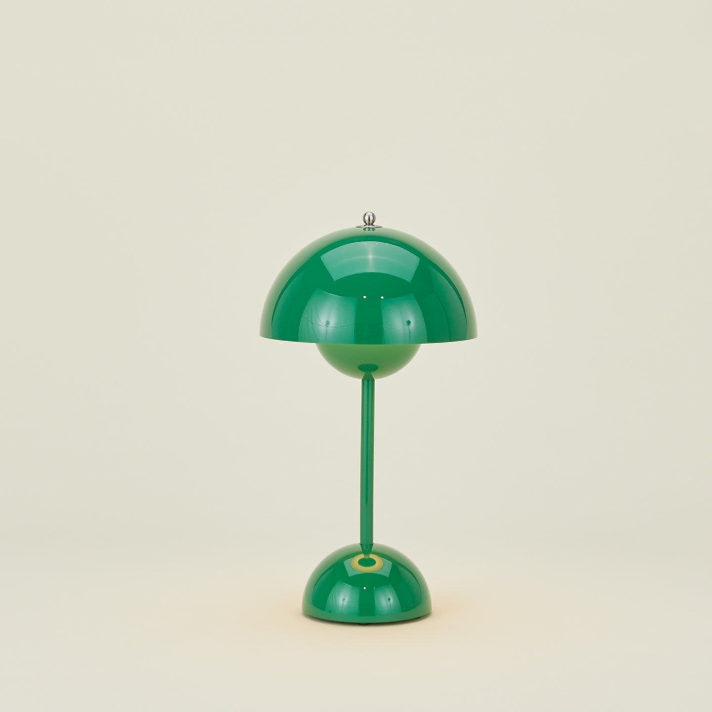 Flowerpot portable lantern in signal green