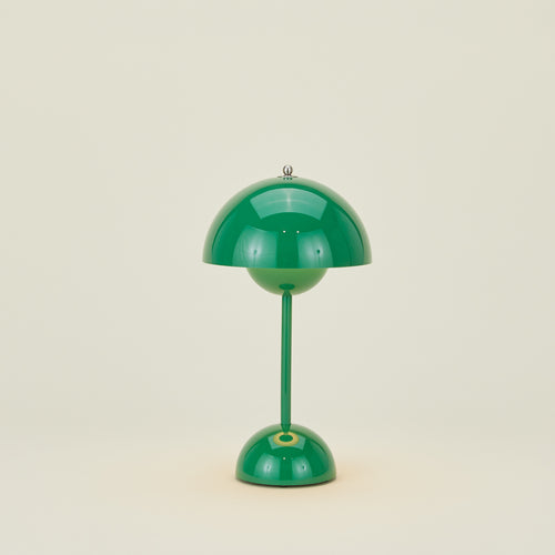 Flowerpot portable lantern in signal green