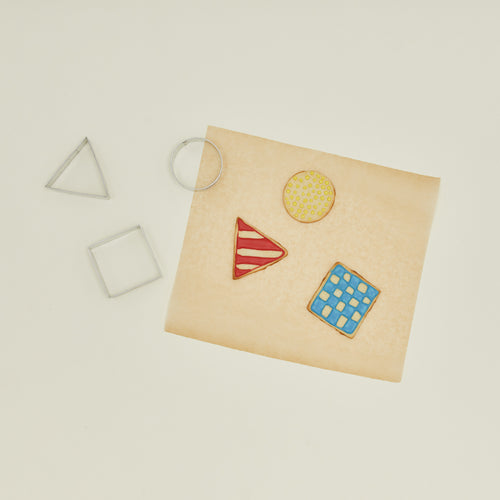 Geometric cookie cutter set with cookies