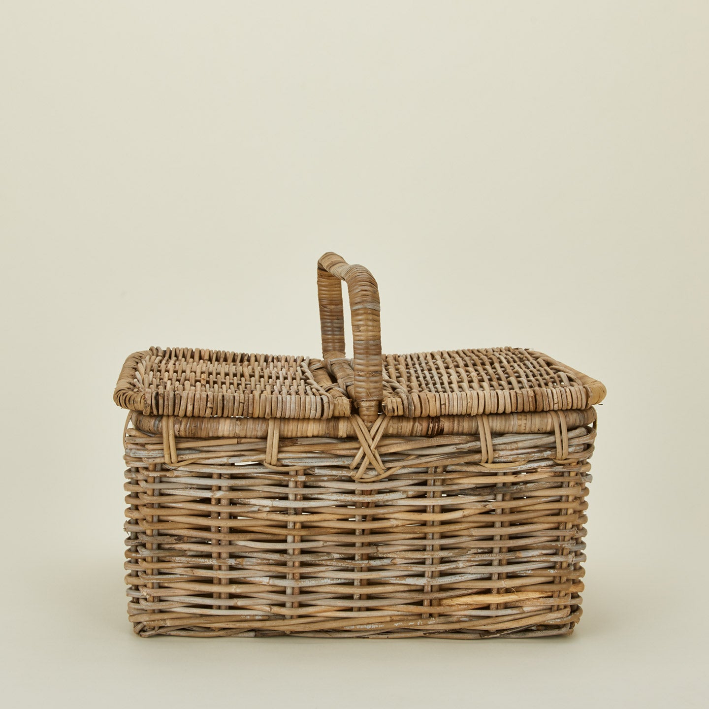 Basketly rattan picnic basket
