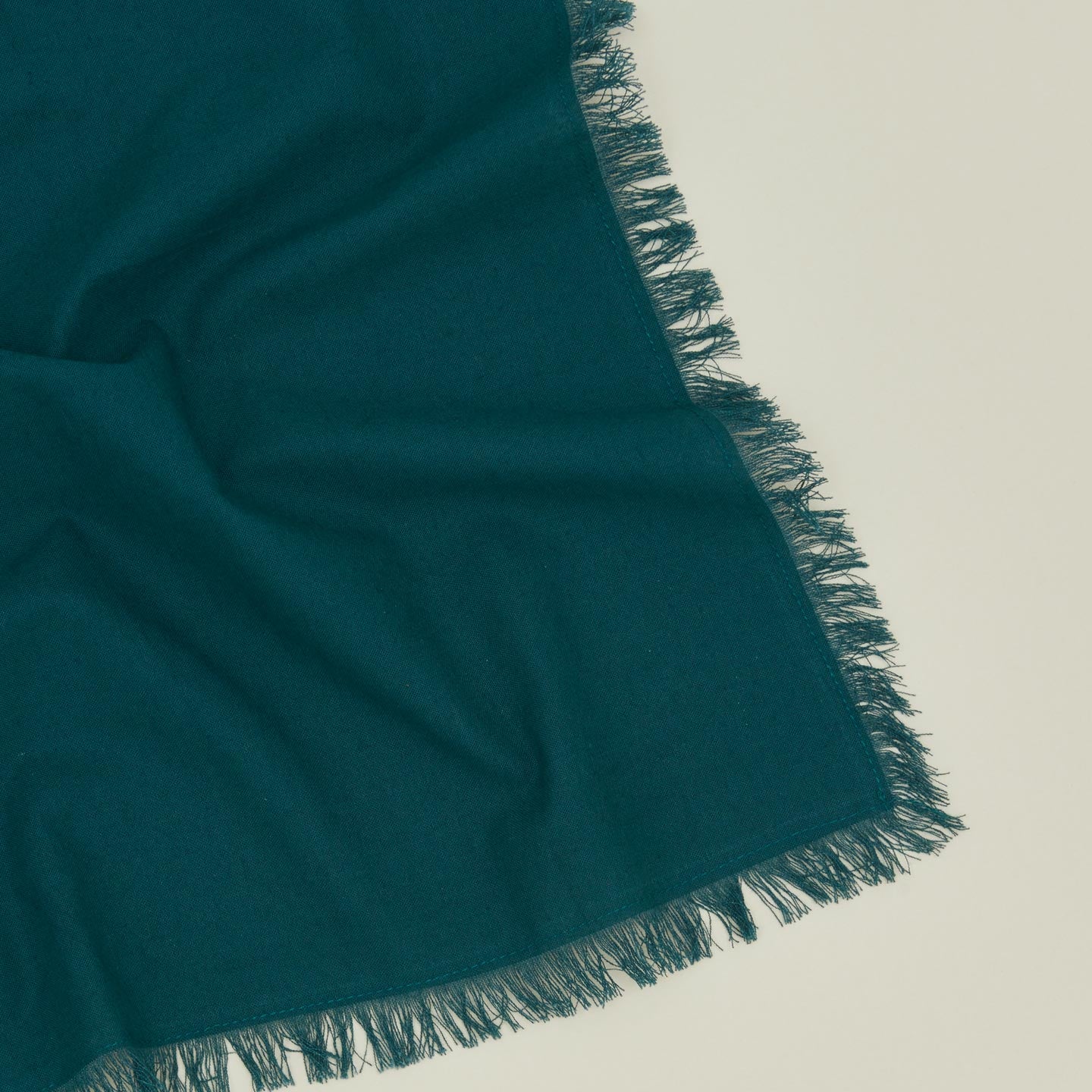 Essential dinner napkin in peacock