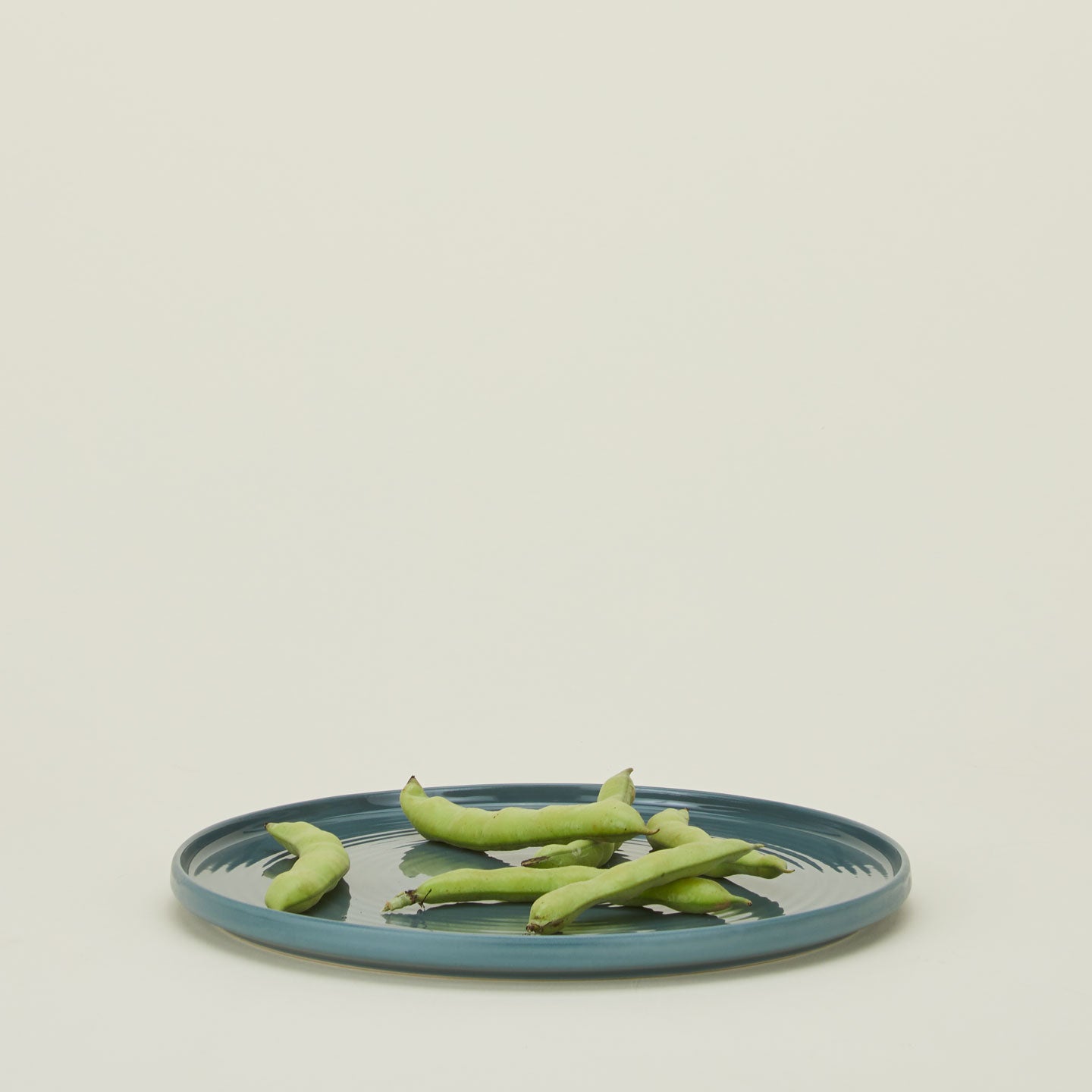 Essential serving platter in peacock with snap peas