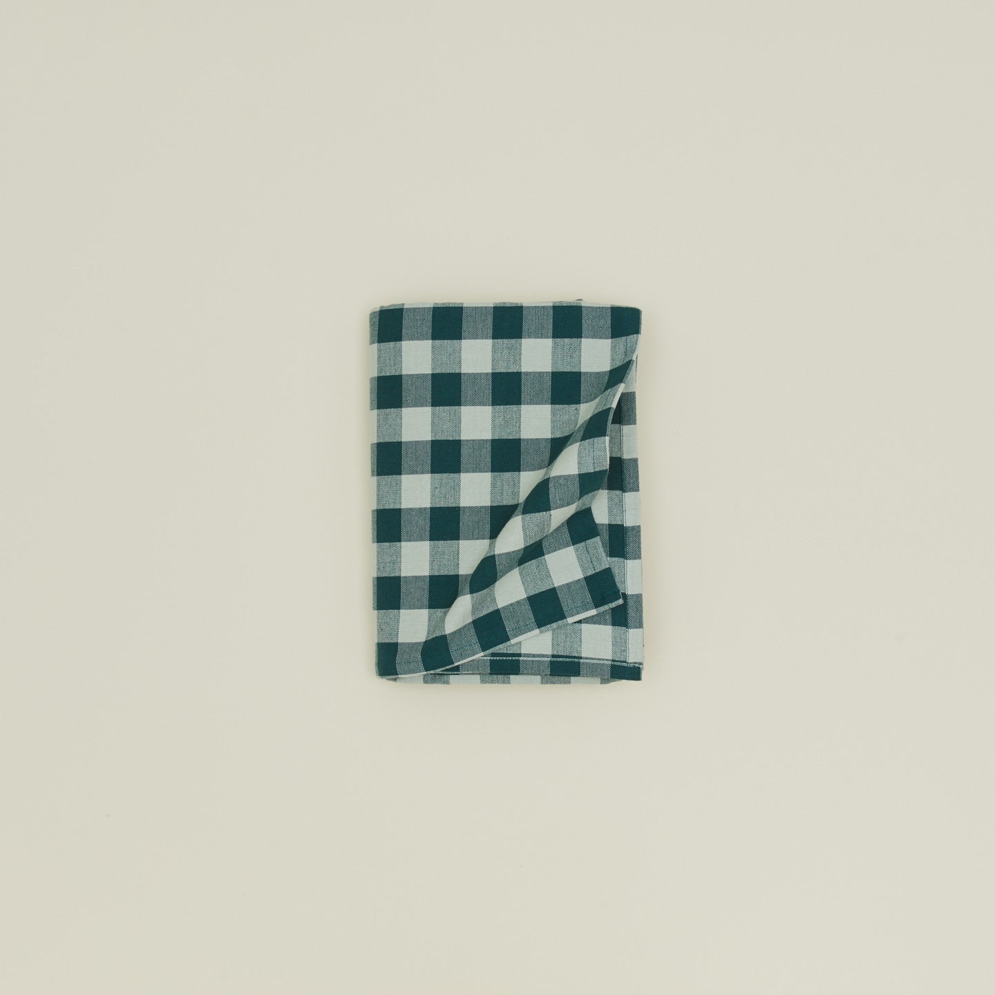 Folded Essential Gingham tablecloth in sky/peacock