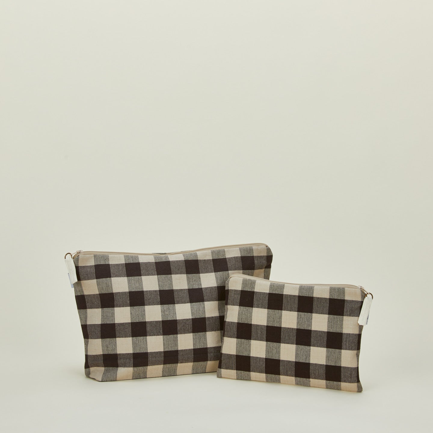 Essential gingham pouches in light grey and black