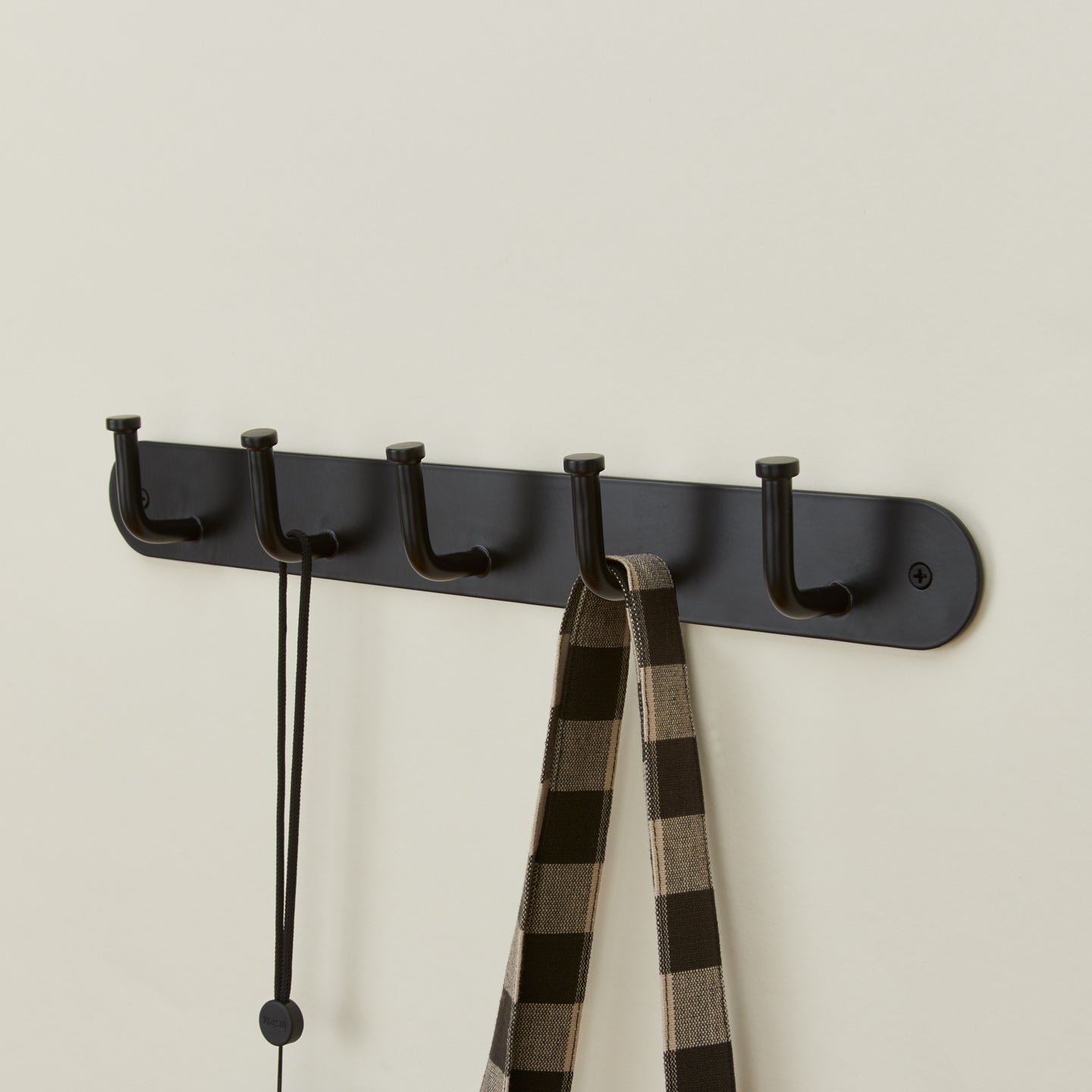 Essential hook rack in black, with items