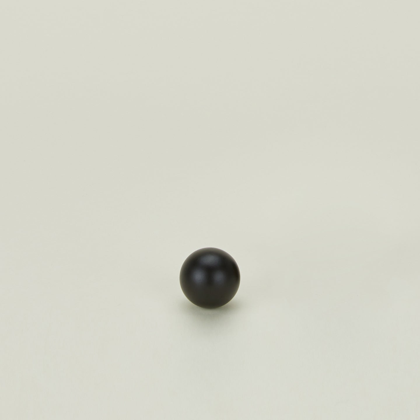 Small sphere knob in Black.
