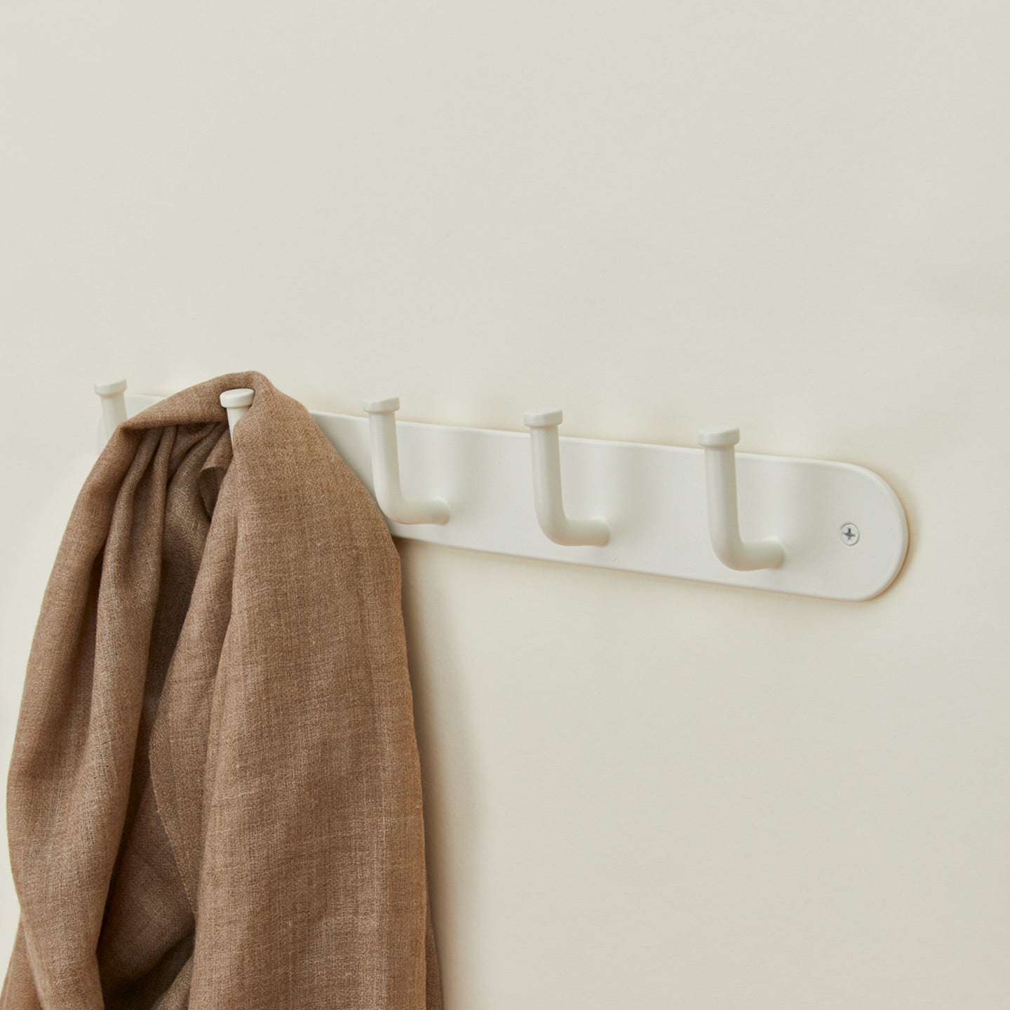 Essential hook rack in ivory with linen scarf