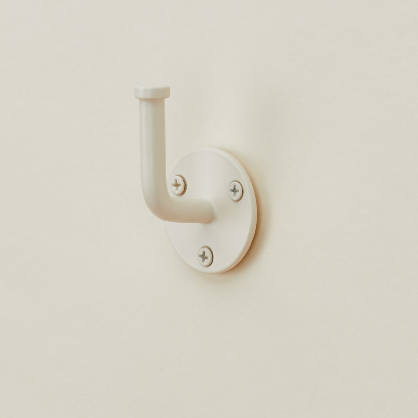Essential hook in ivory