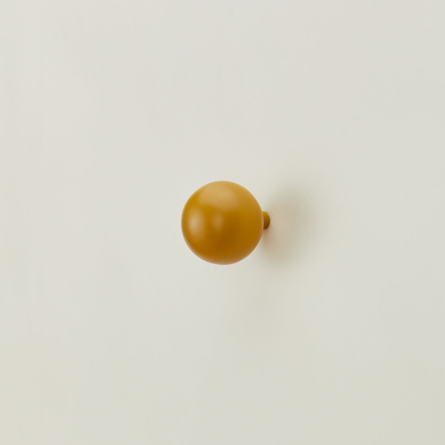 Essential sphere hook in mustard
