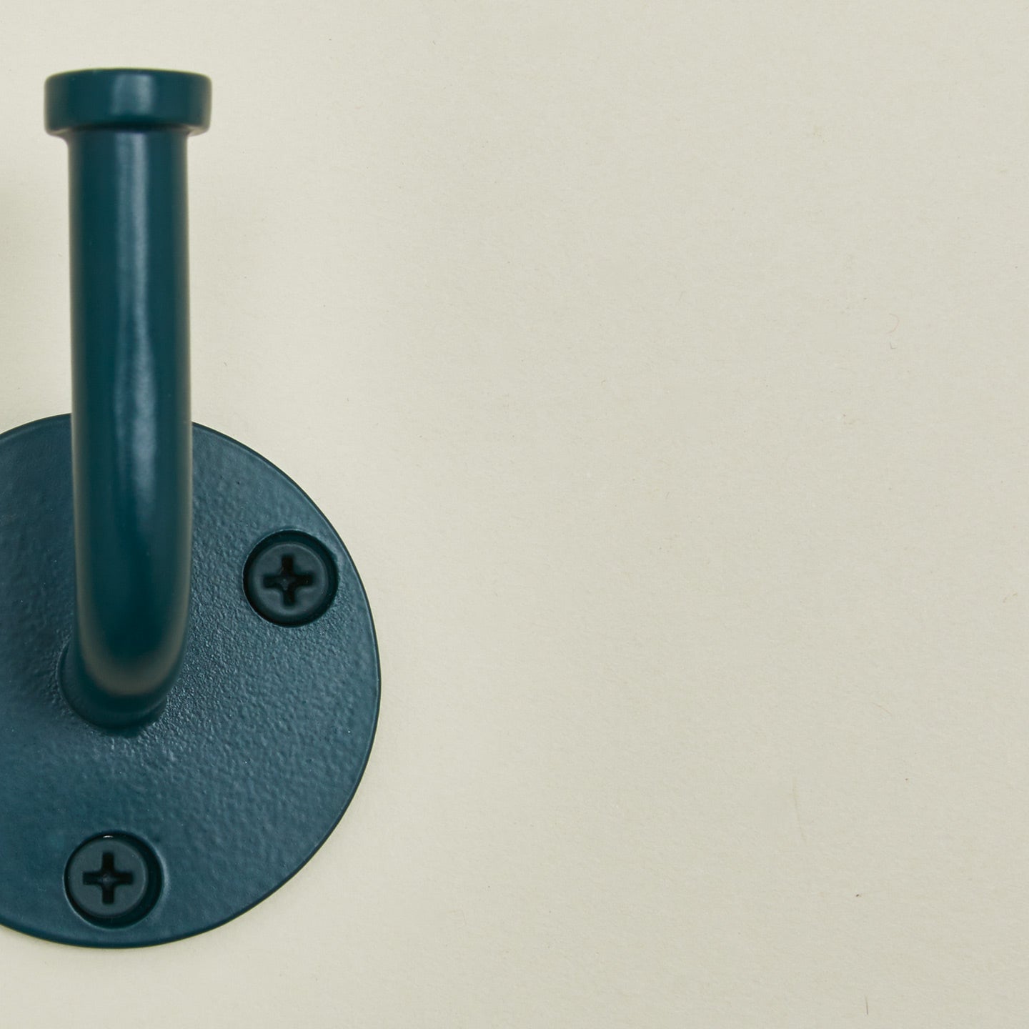 Detailed view of Essential hook in peacock
