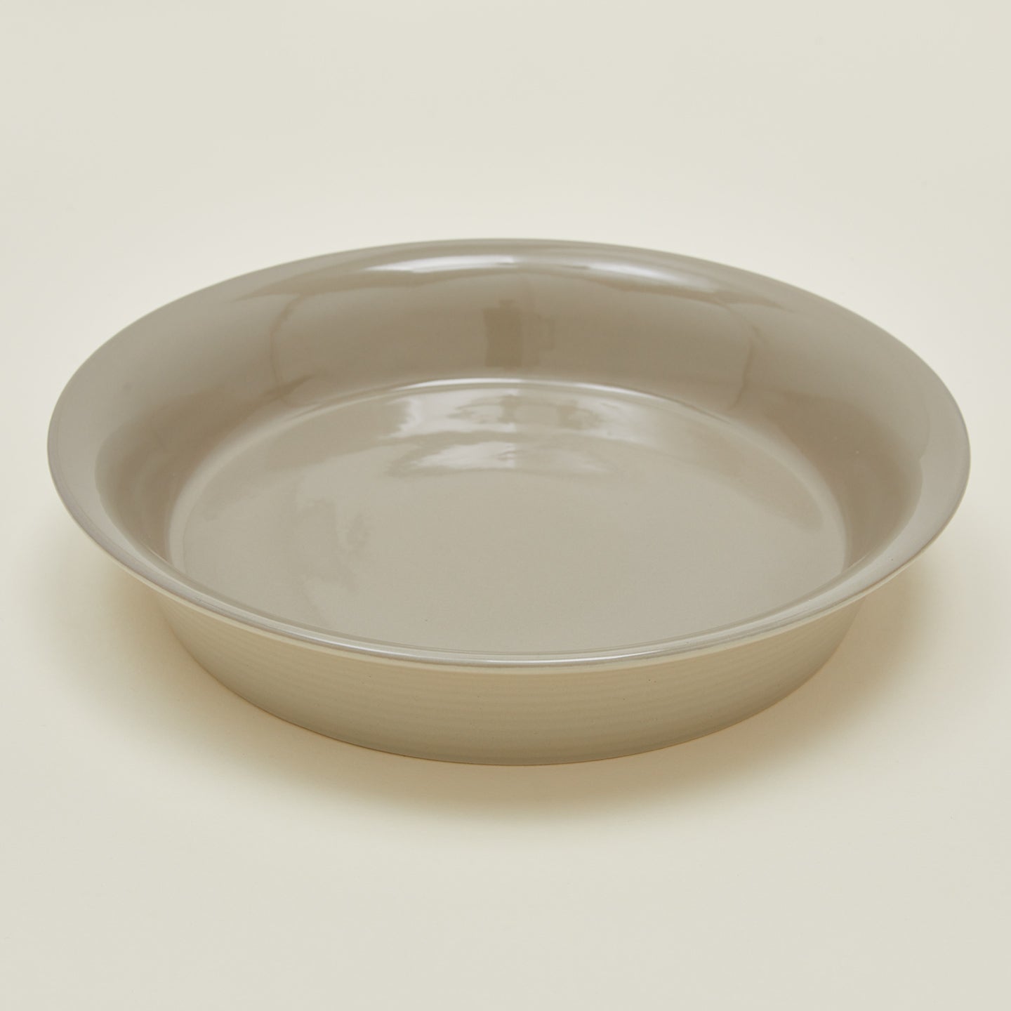 Detailed view of Essential pie dish in light grey