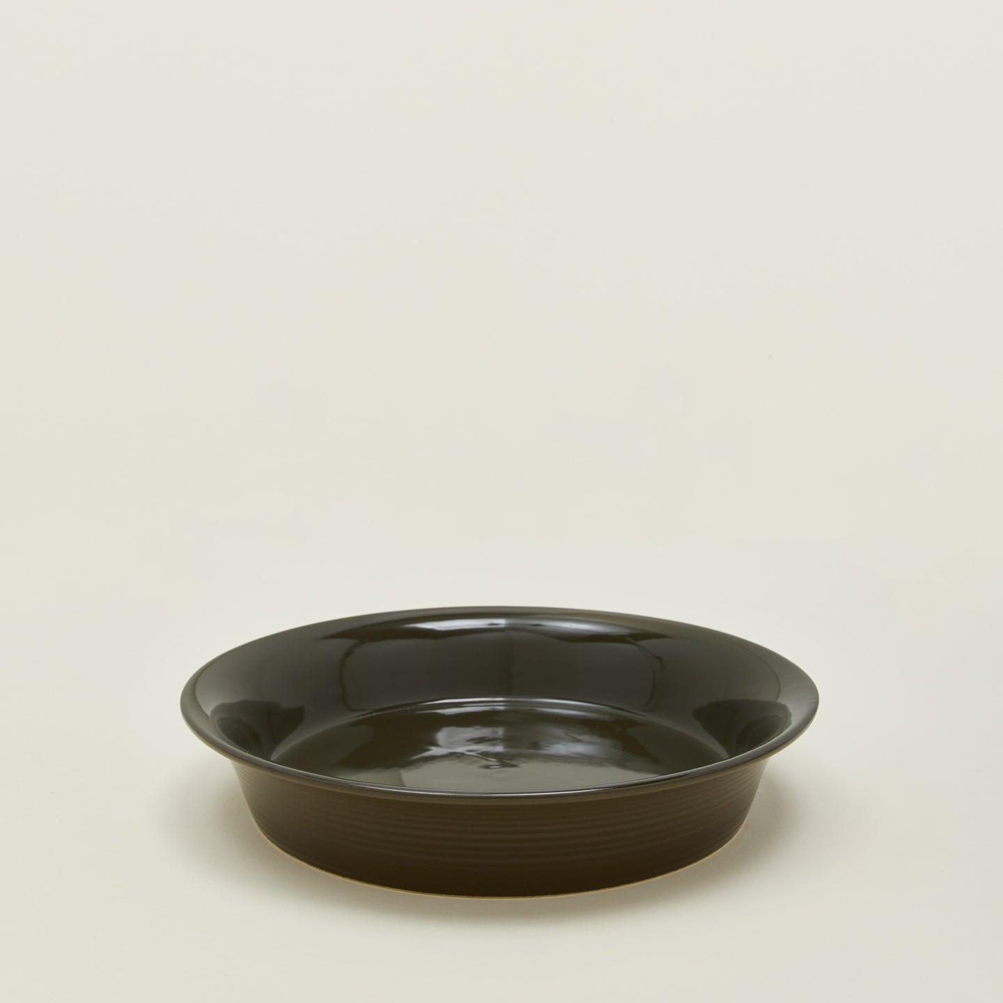 Essential pie dish in olive