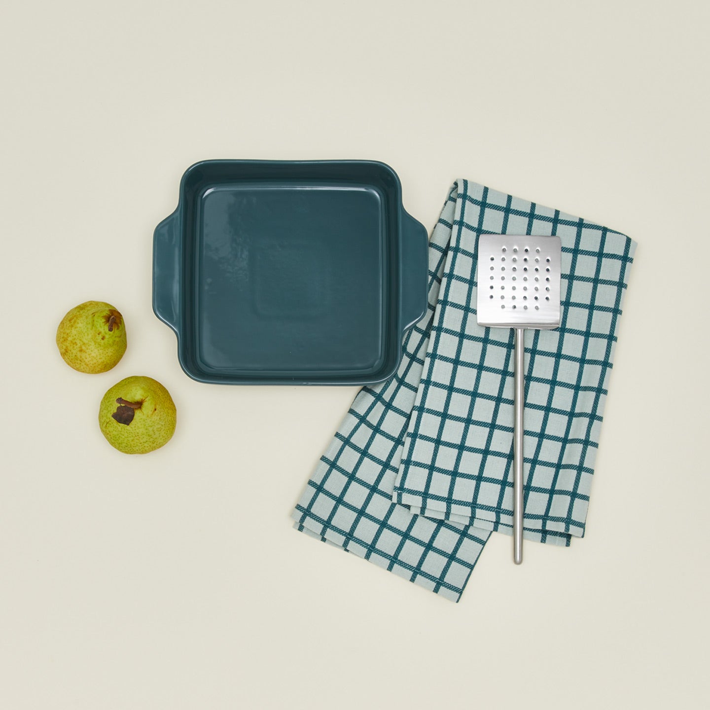 8" x 8" bakeware in peacock with spatula, pears, and dish towel