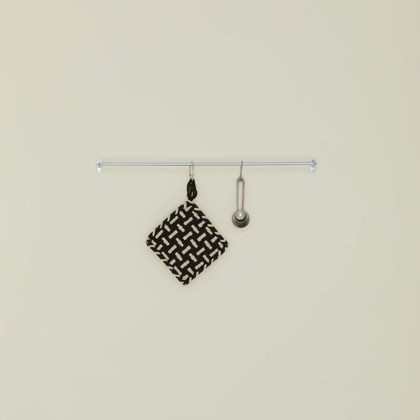 Zinc Plated Towel Bar with towel bar and measuring spoons