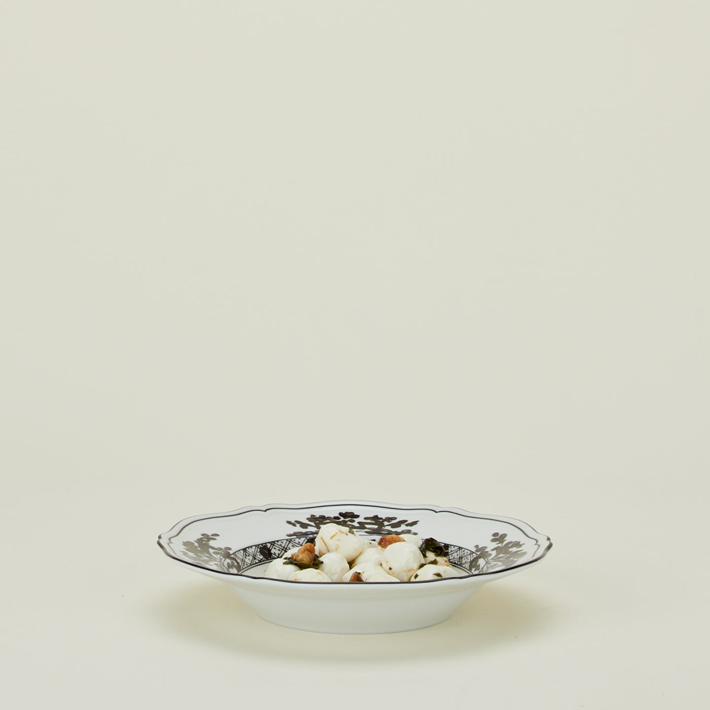 Ginori soup plate in albus with mozzarella
