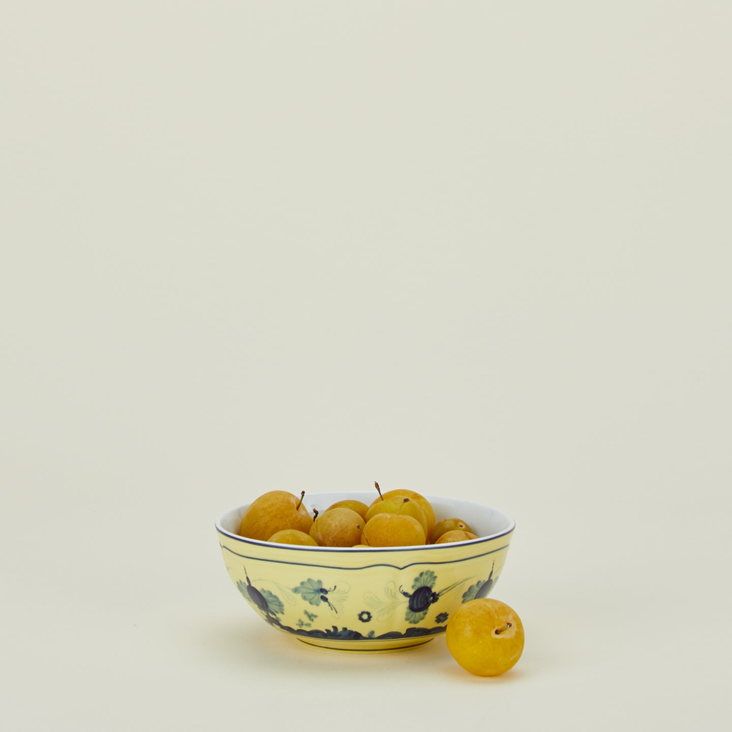 Ginori bowl in citrino with apples