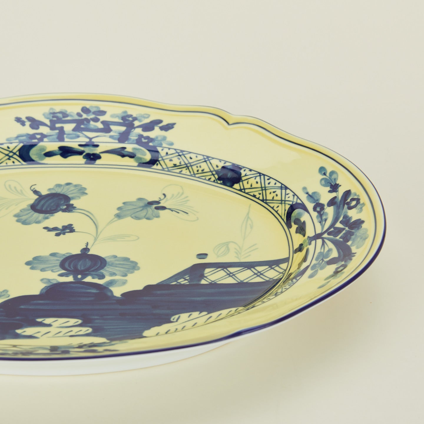 Ginori oval platter in citrino detail