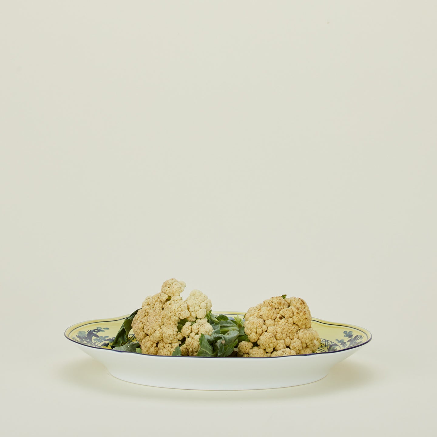 Ginori oval platter in citrino with cauliflower