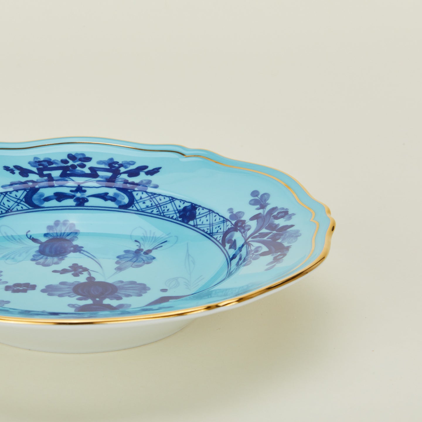Ginori soup plate in iris detail