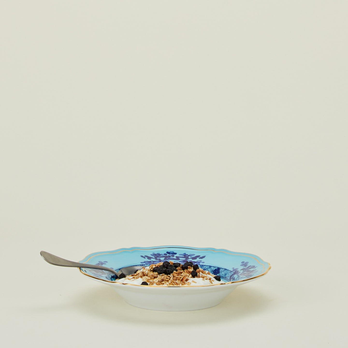 Ginori soup plate in iris with yogurt and granola
