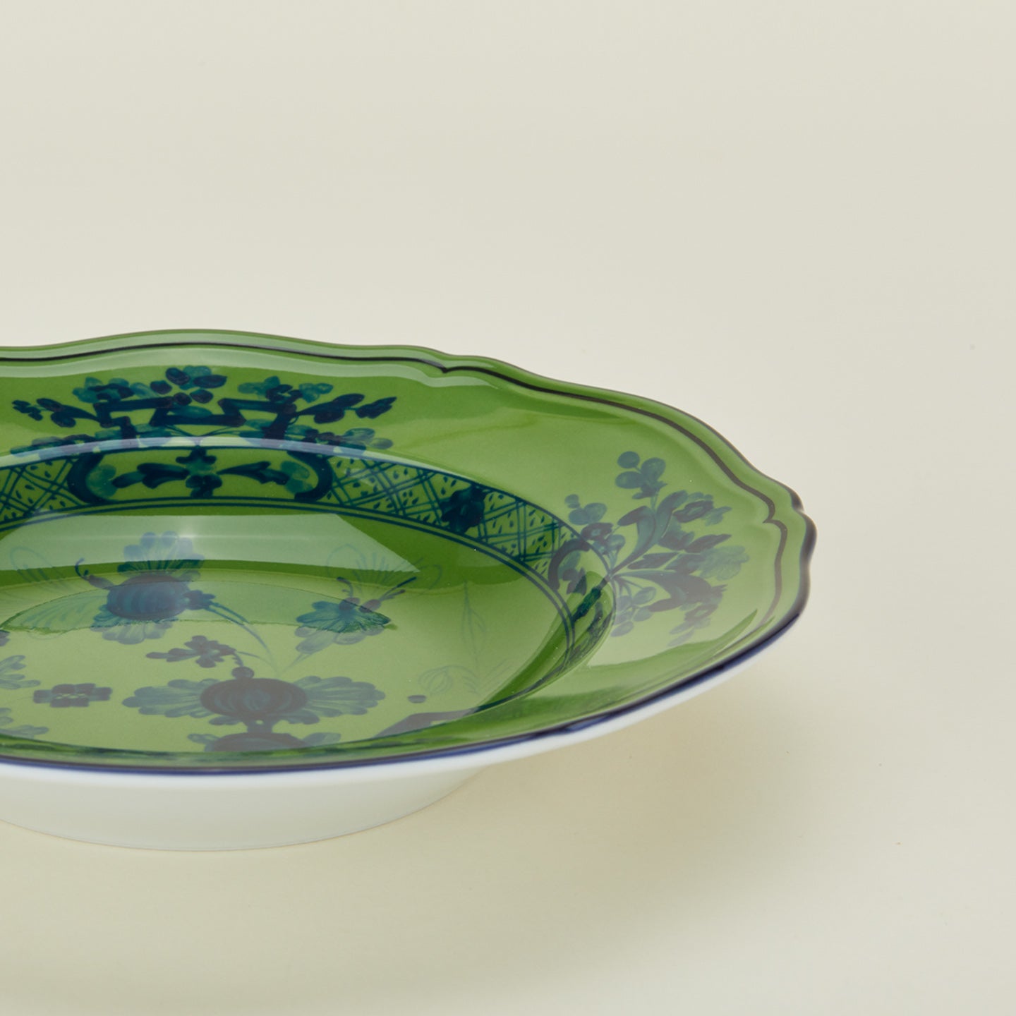 Ginori soup plate in malachite detail