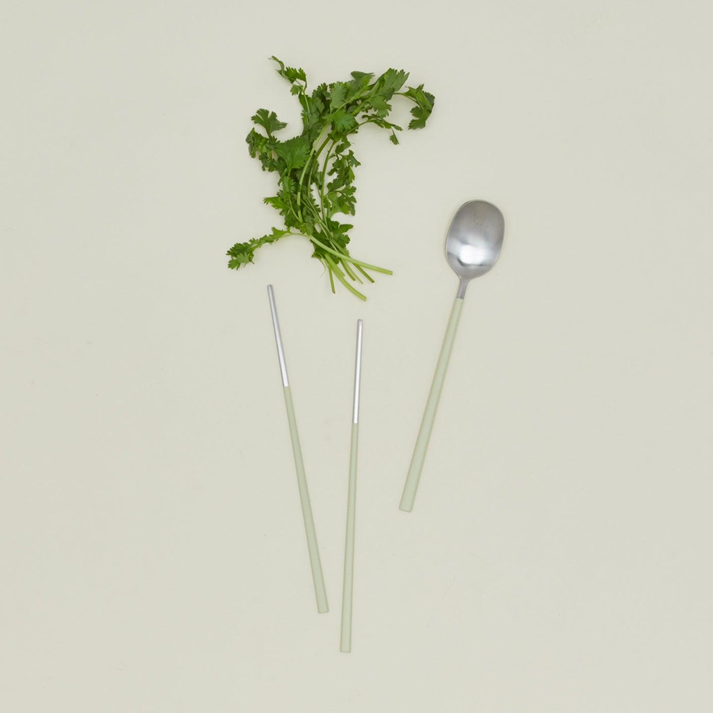 Illo spoon and chopstick set in mint with parsley