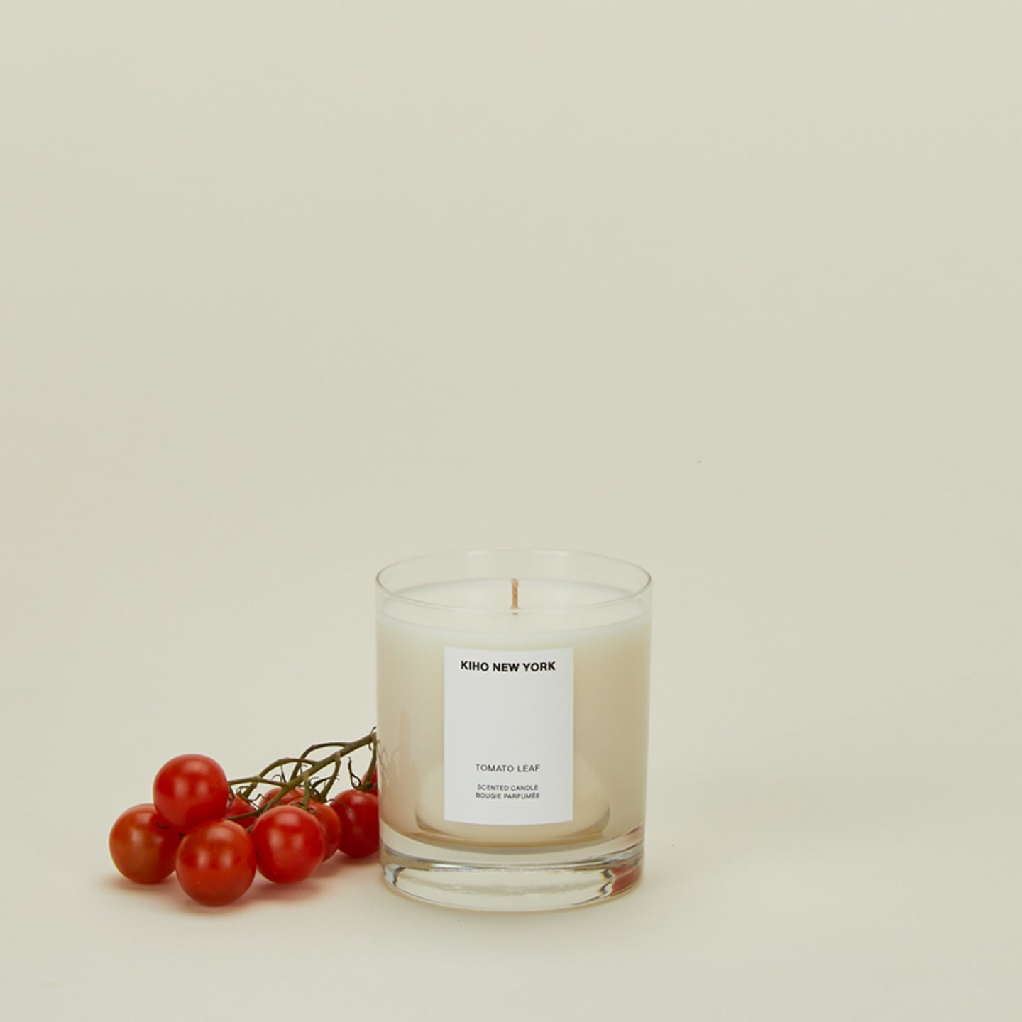 Fruity tomato leaf candle with tomatoes