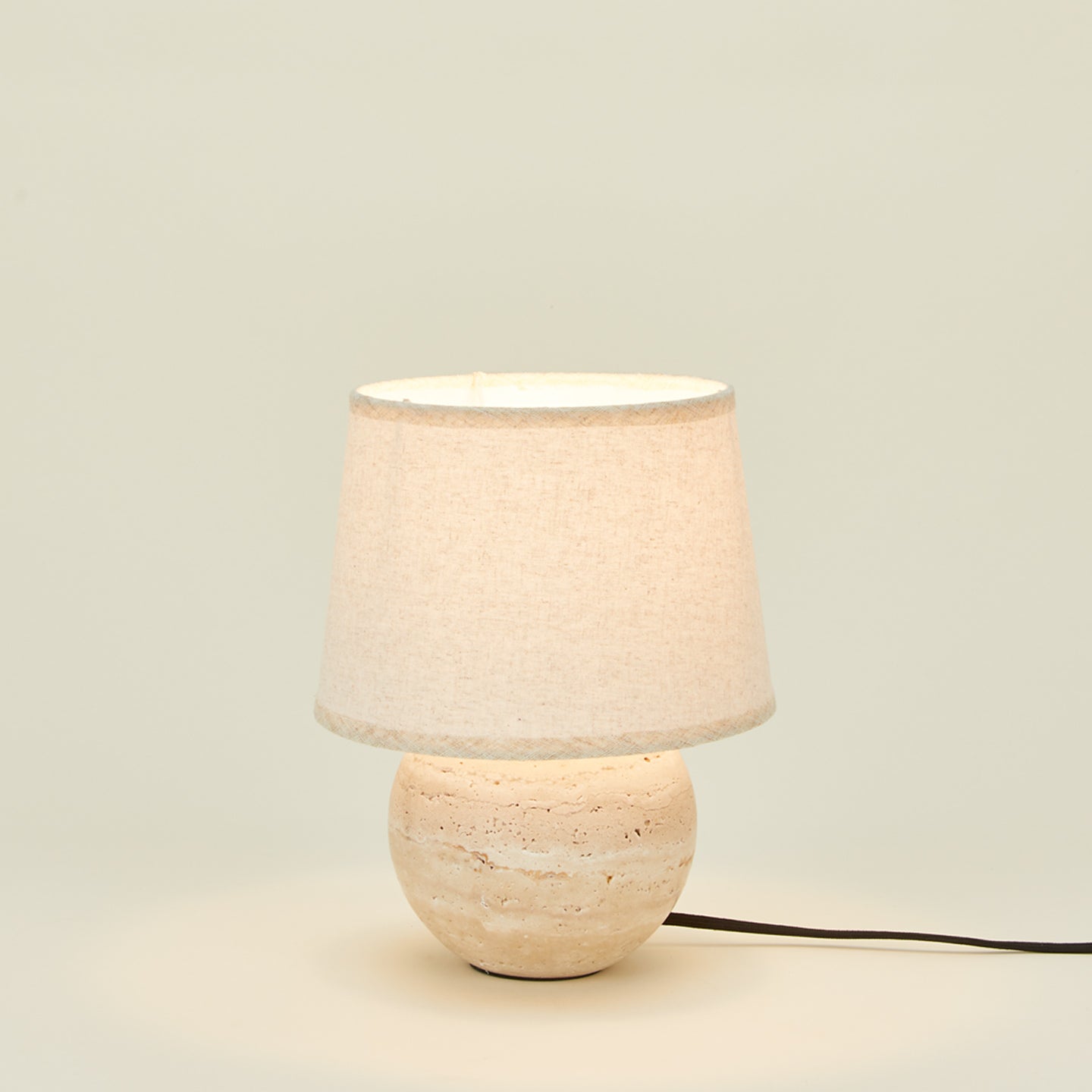 Round Silee Travertine Lamp