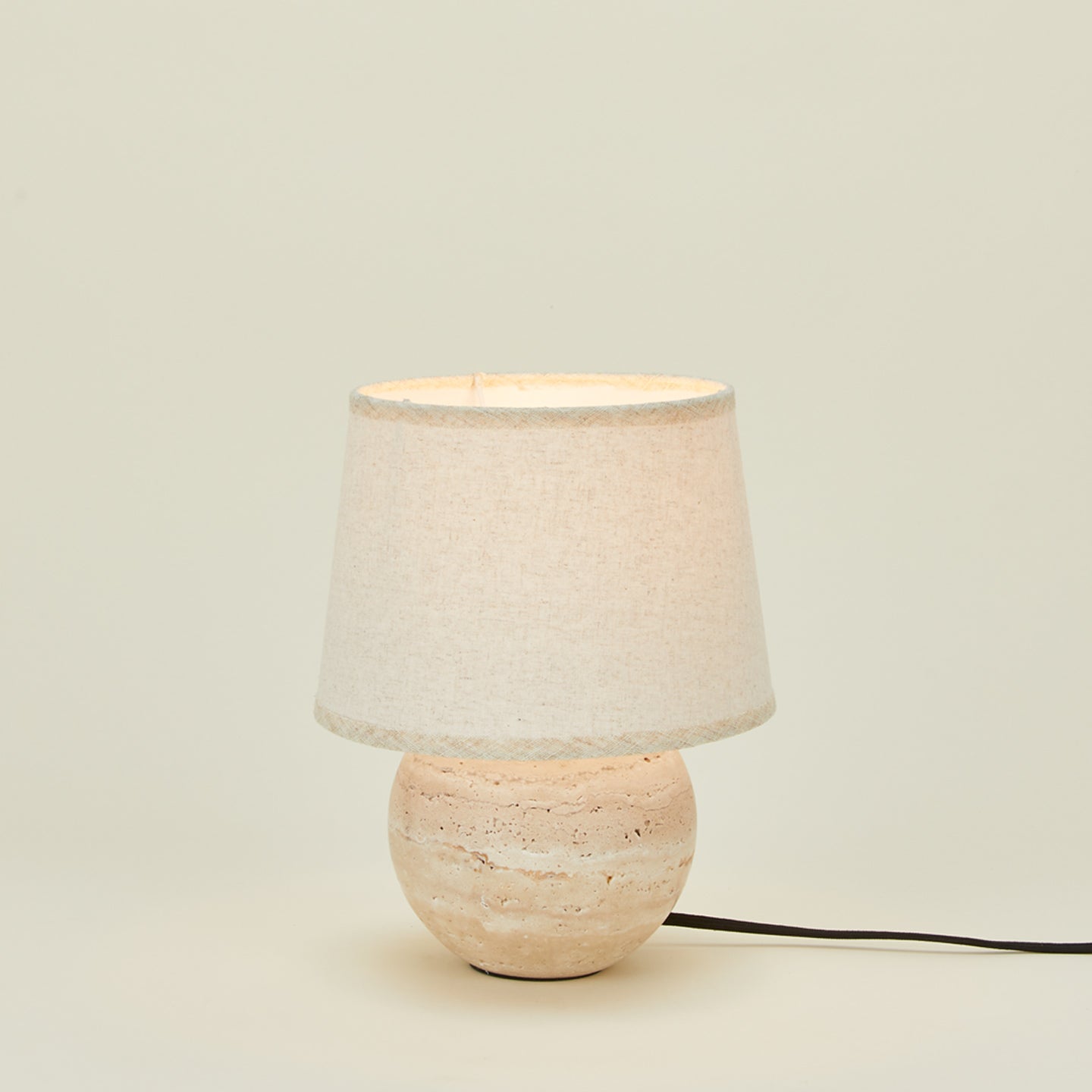 Round Silee Travertine Lamp