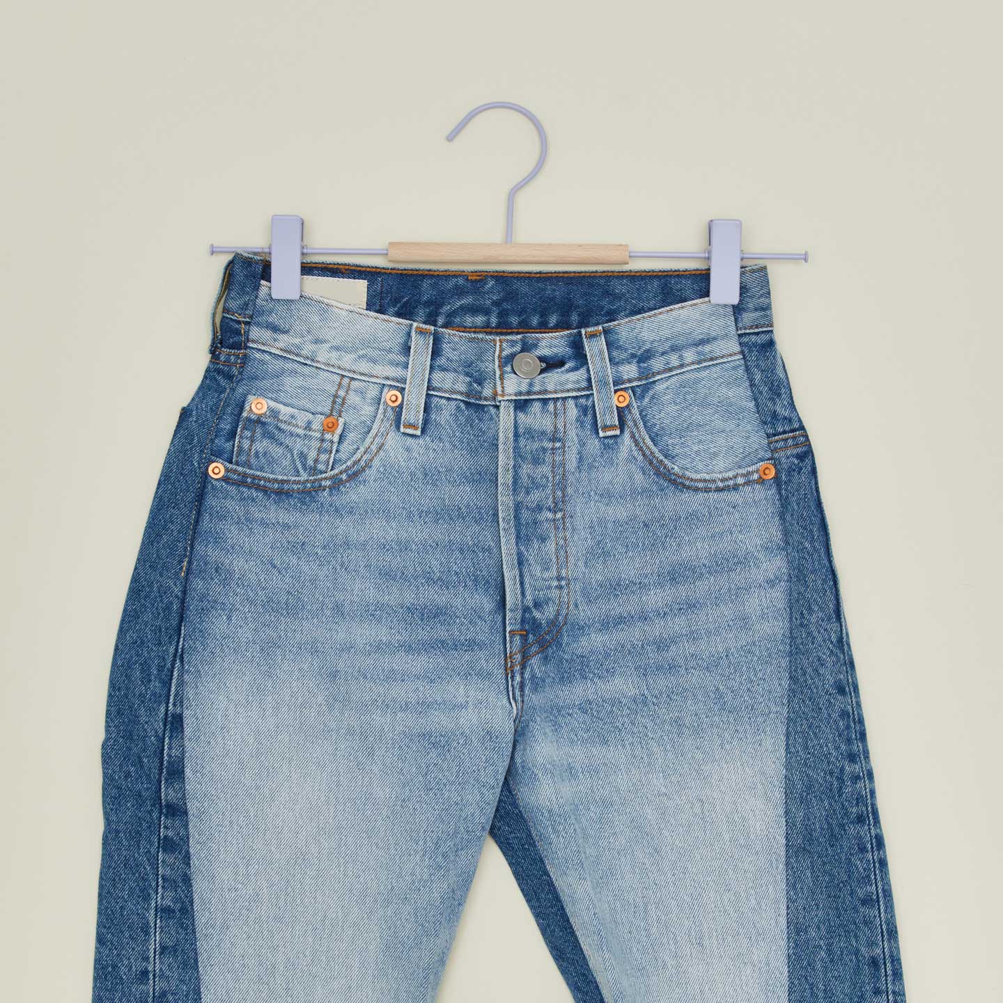 Clip hanger in lilac with jeans