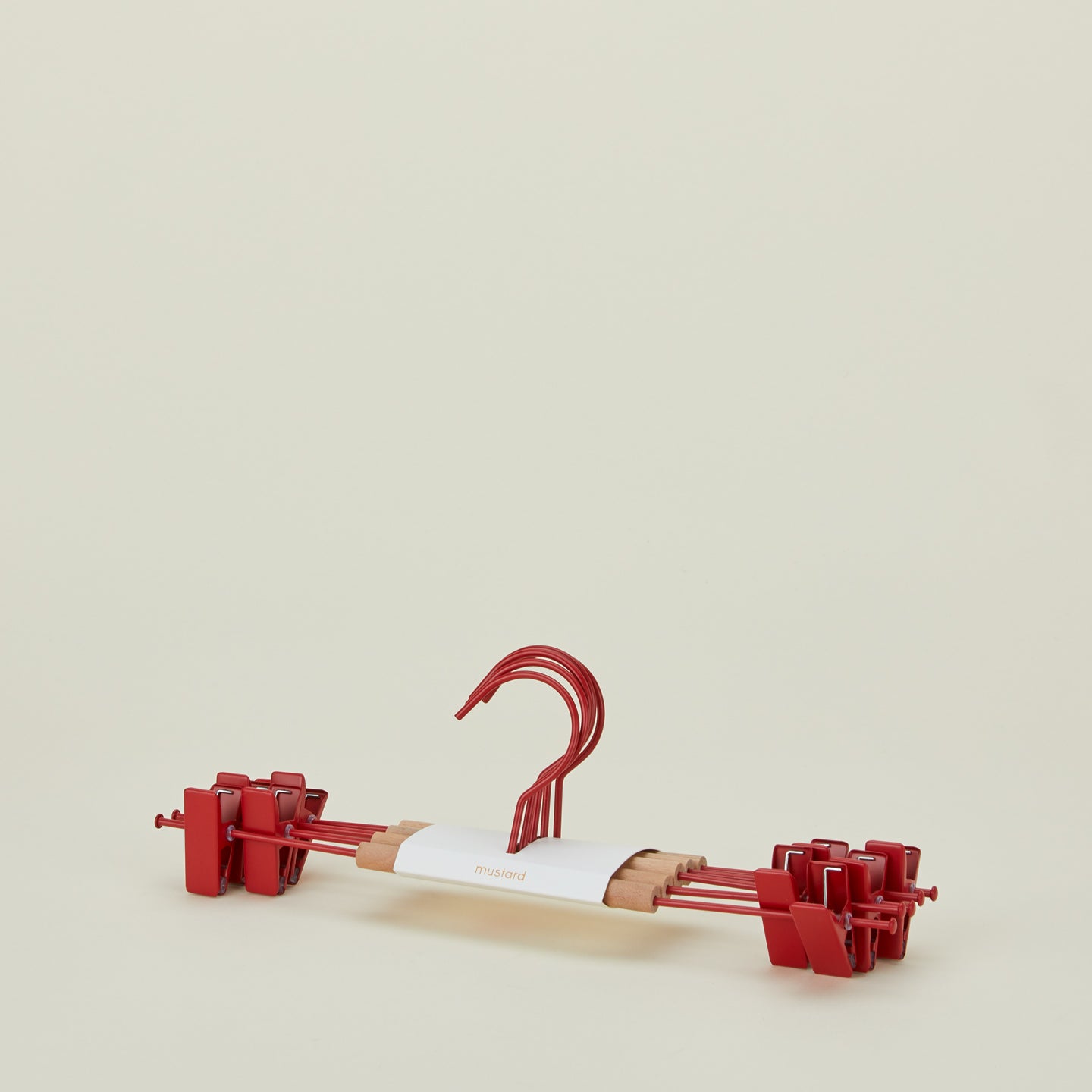 Clip hangers in poppy