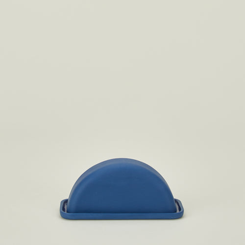 Curve butter dish in azure