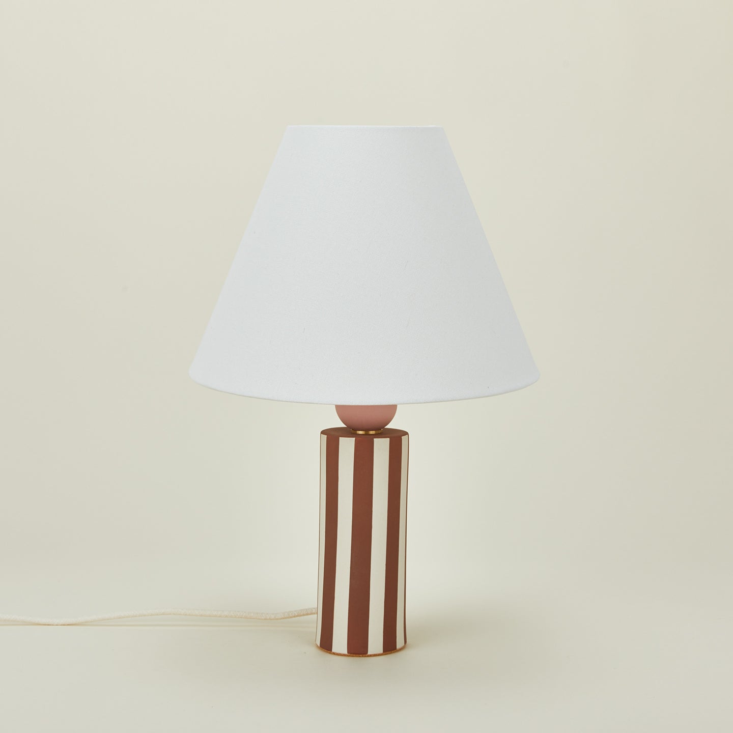 Pillar table lamp with brick stripe