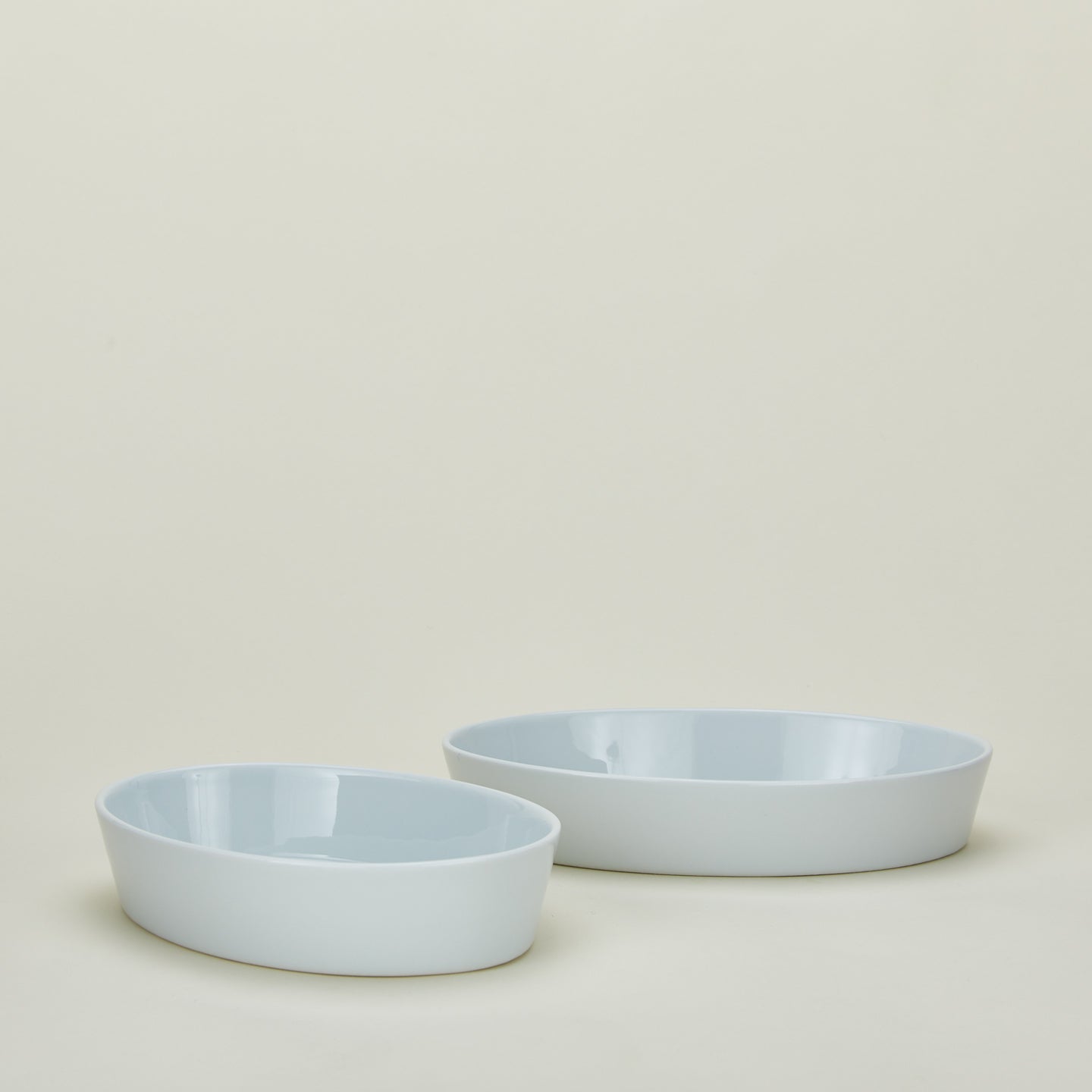 Medium and large porcelain deep oval bakers in white