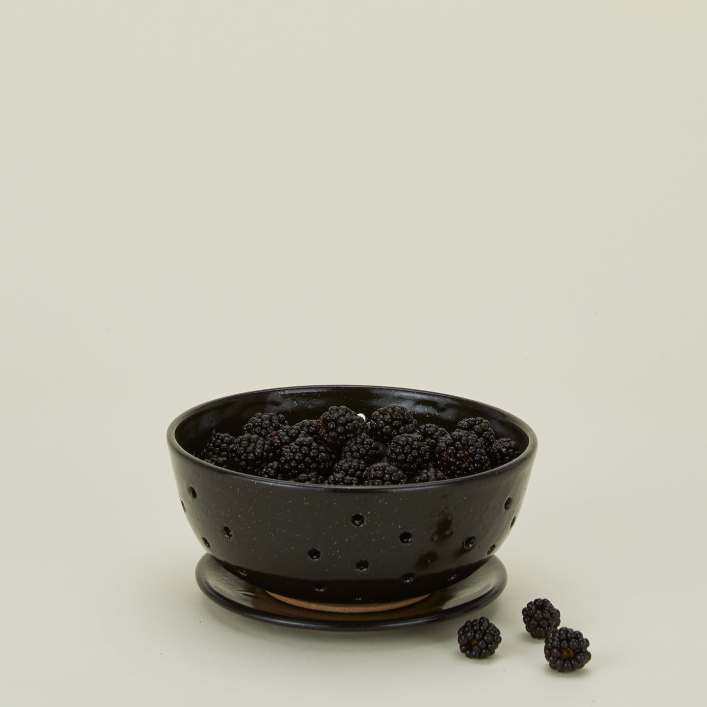 Large Berry Bowl with Dish in black with blackberries