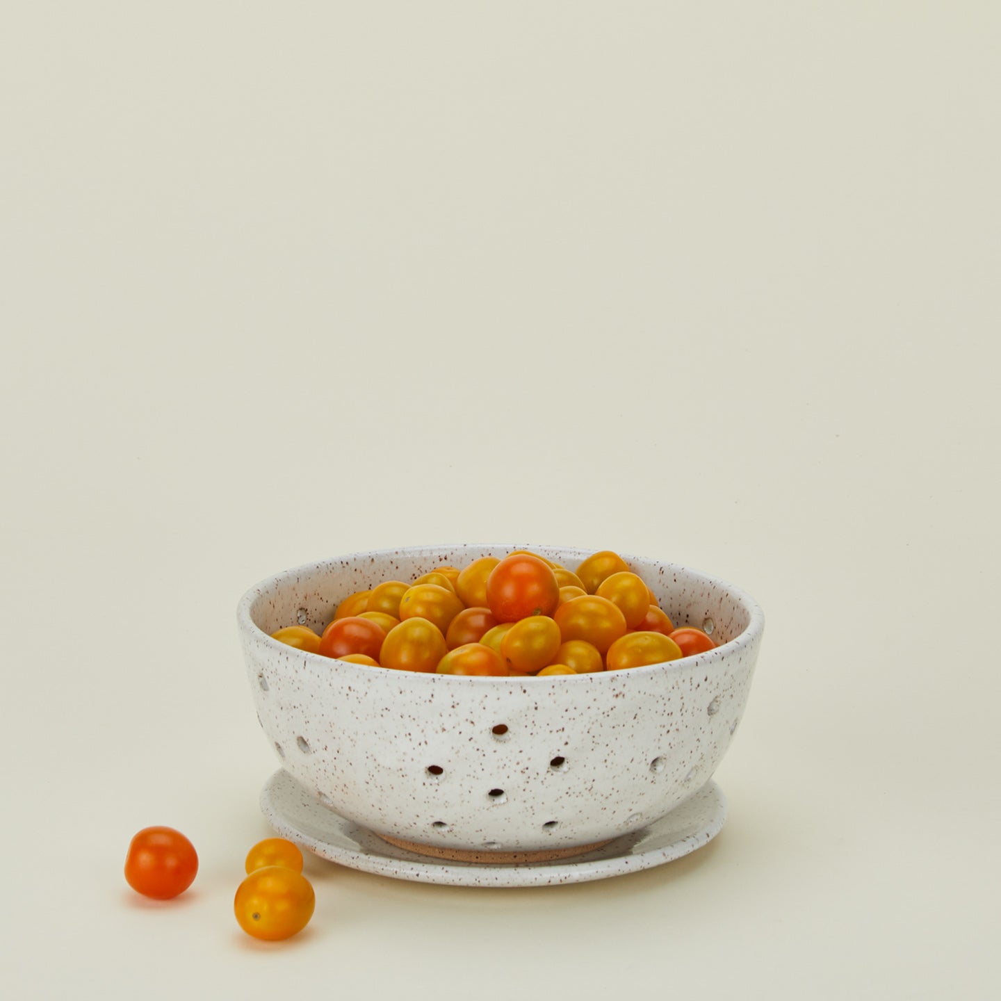 Large Berry Bowl with Dish in white with cherry tomatoes