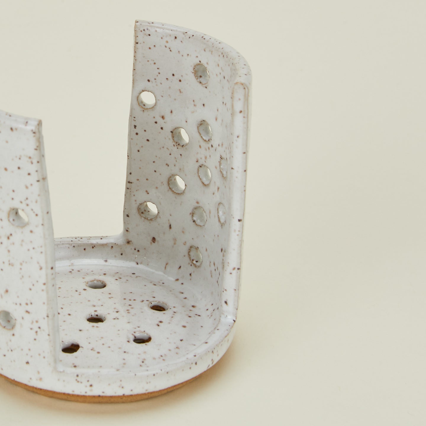 Close up view of Rachael Pots sponge holder in white