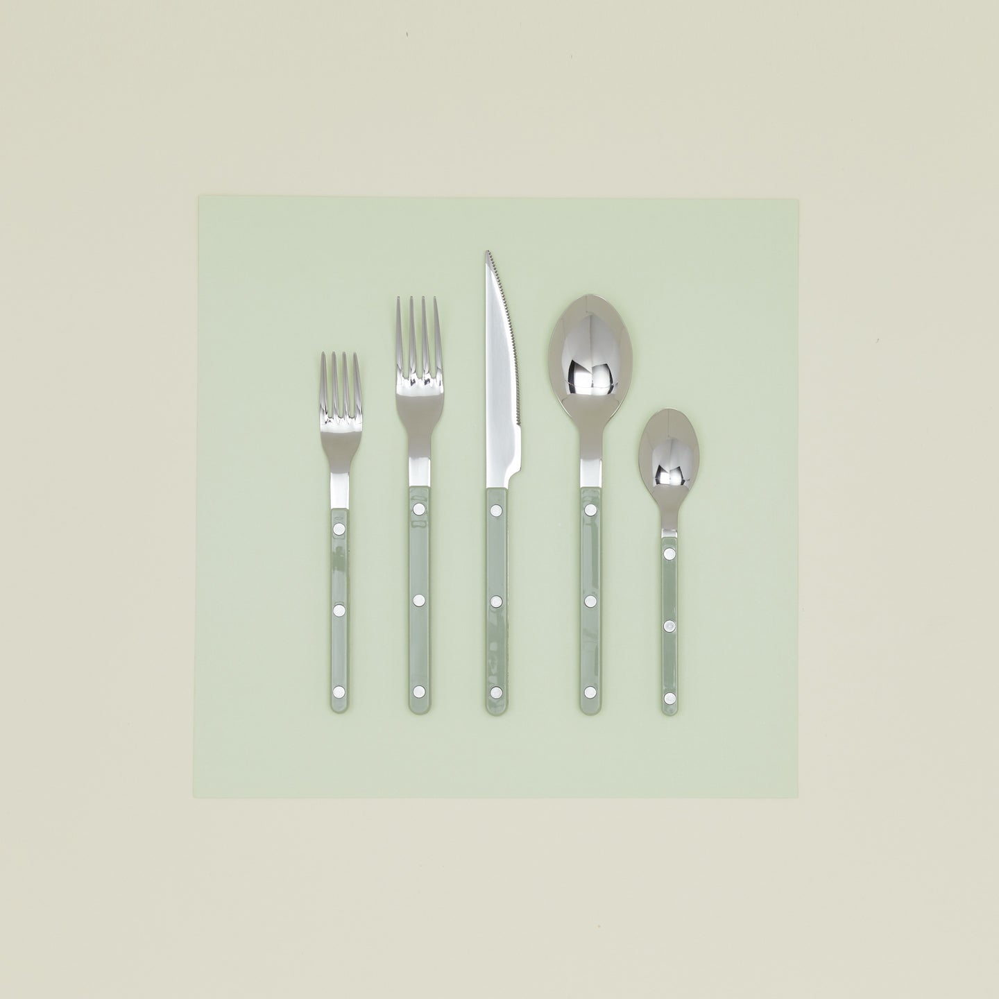 Bistrot Flatware in asparagus green.
