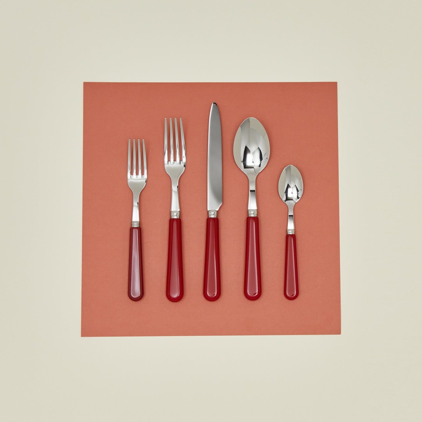 Pop 5 piece place setting in burgundy