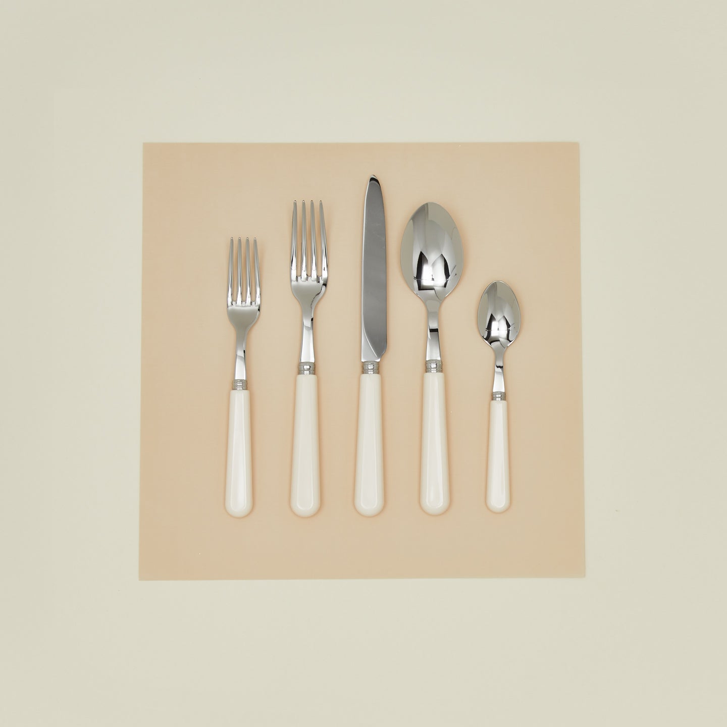 Pop 5 piece place setting in ivory