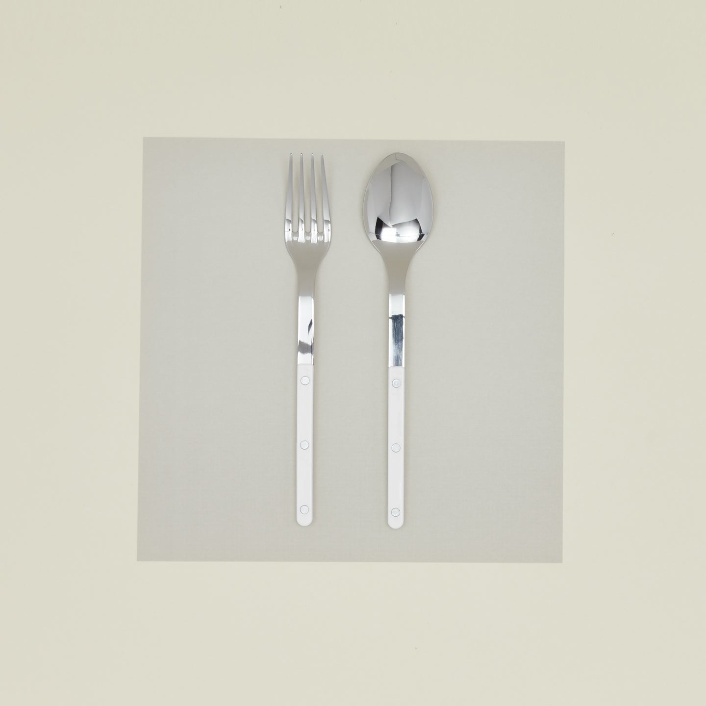 Bistrot Serving Set in white.