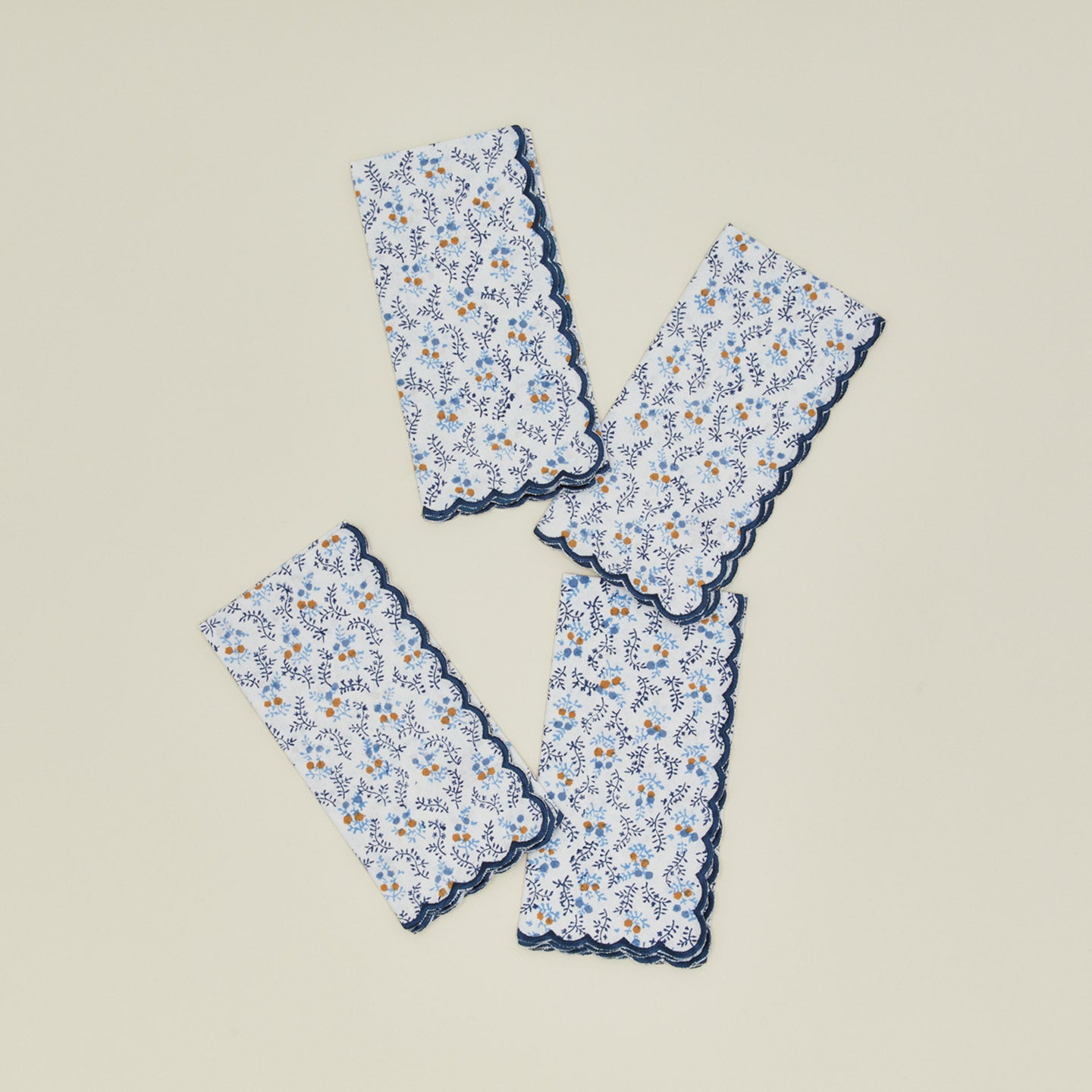Little flowers napkins in blue