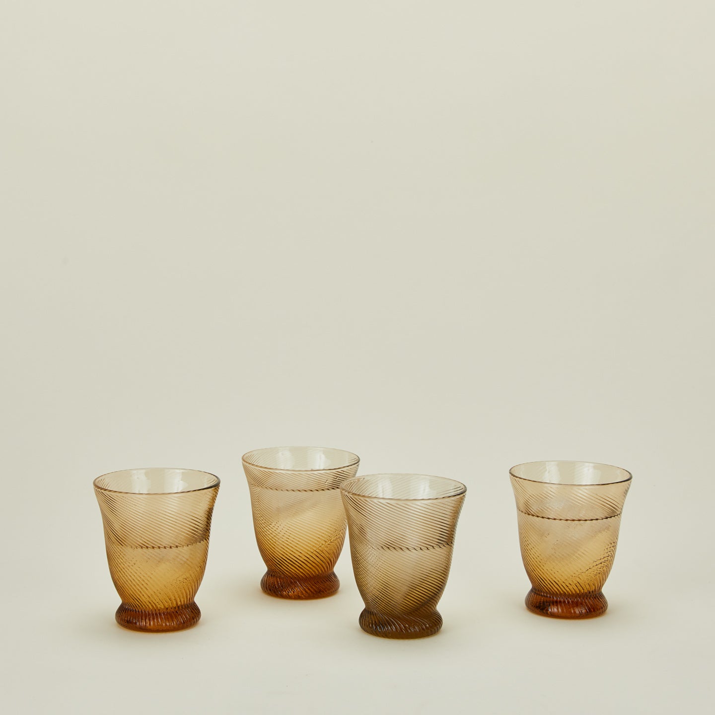 Sharland spiral tumbler in brown, set of 4 with drinks.