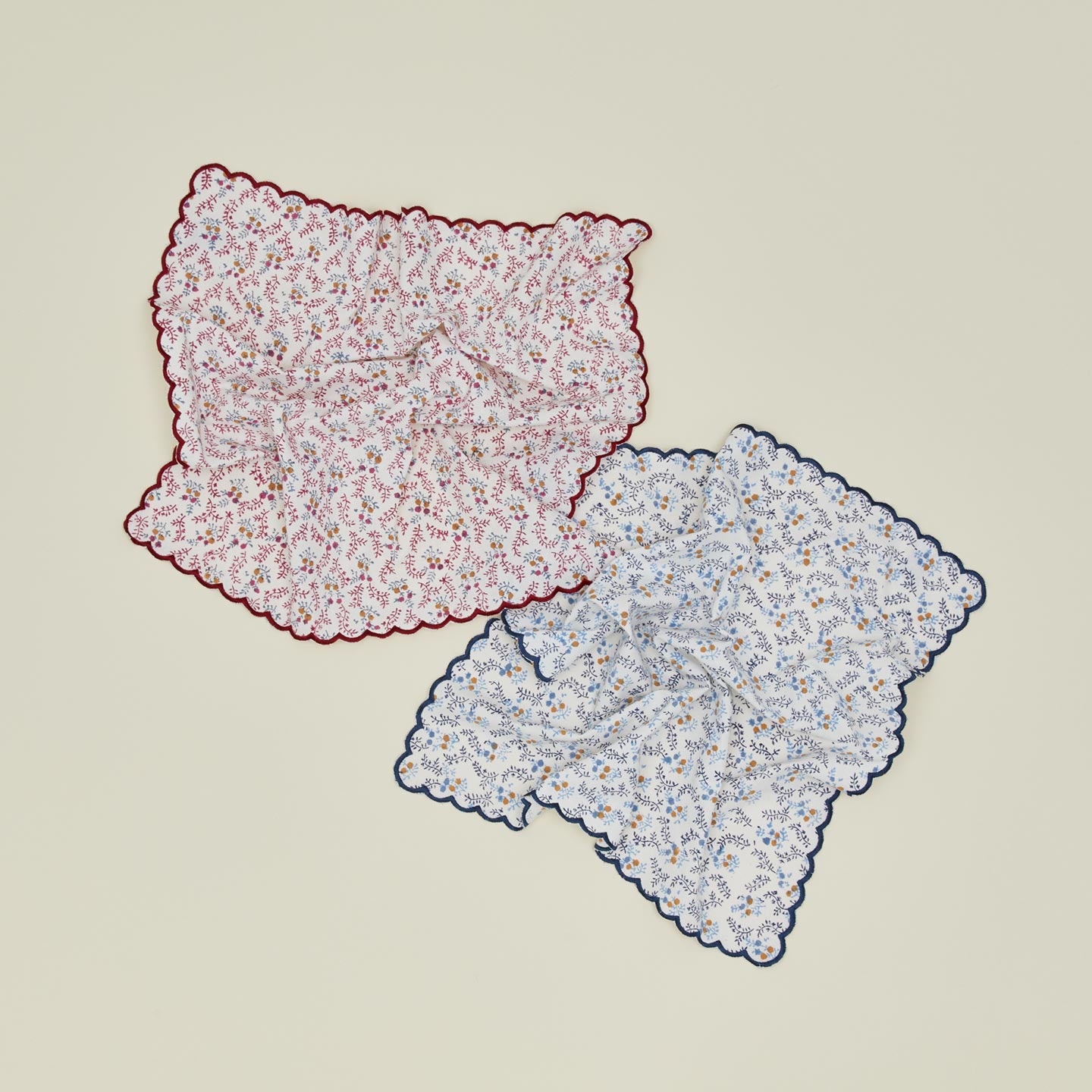 Little flowers napkins in various colors