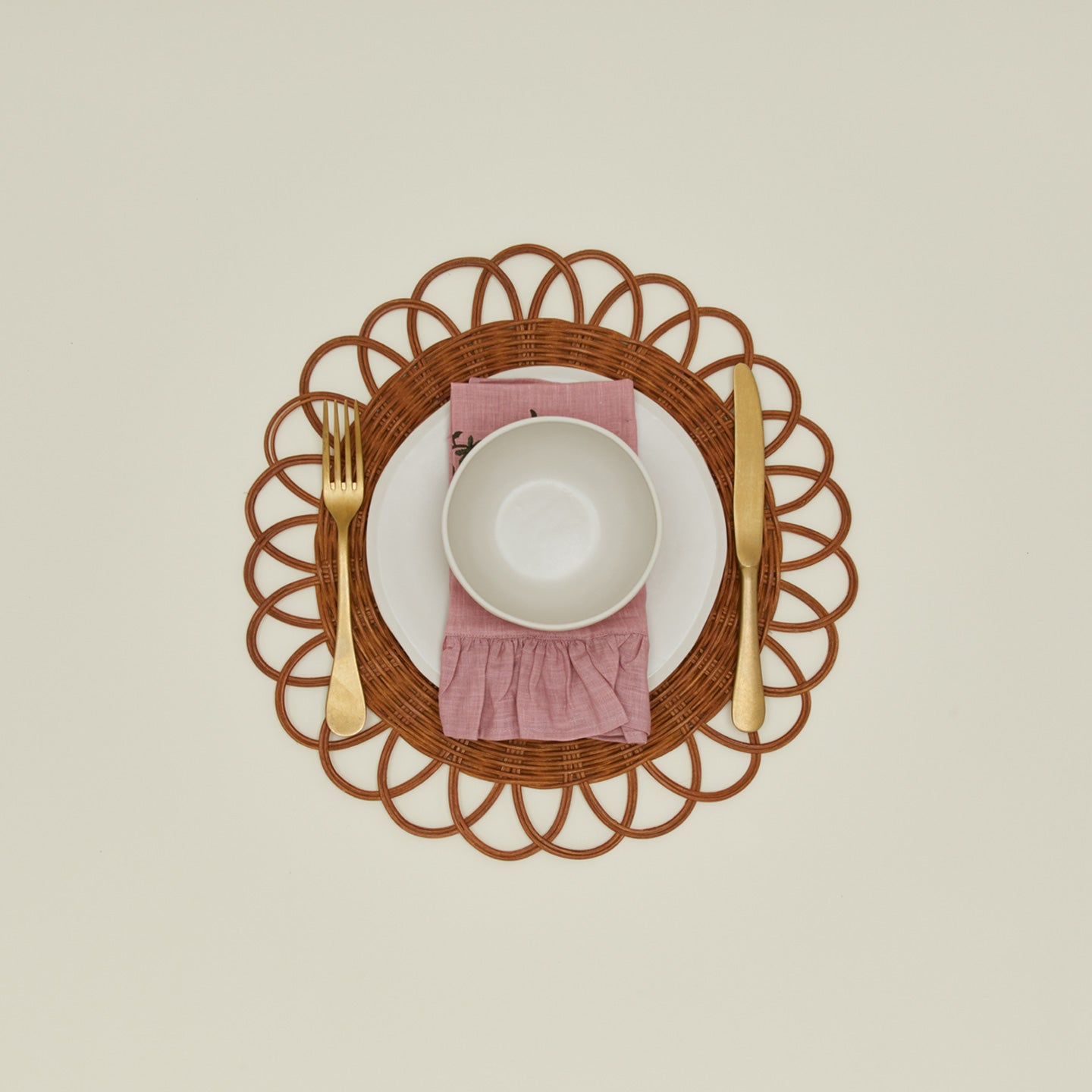 Rattan placement with place setting
