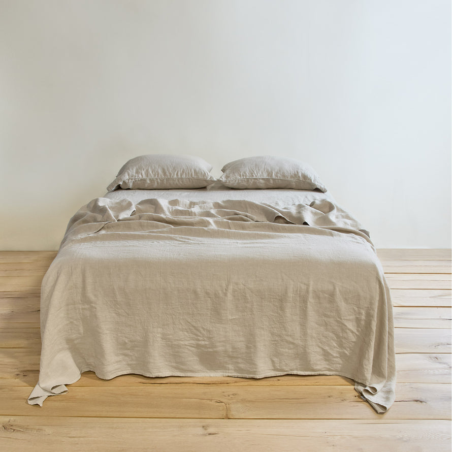 Simple linen bedding in flax