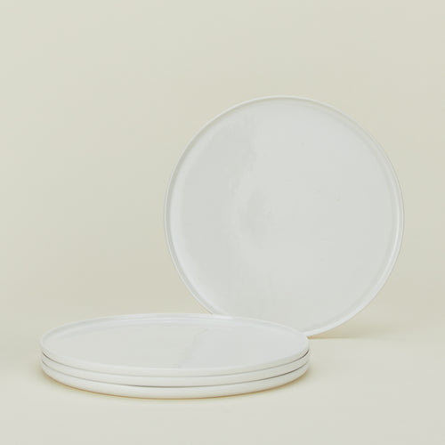 Set of 4 simple porcelain dinner plate in white.