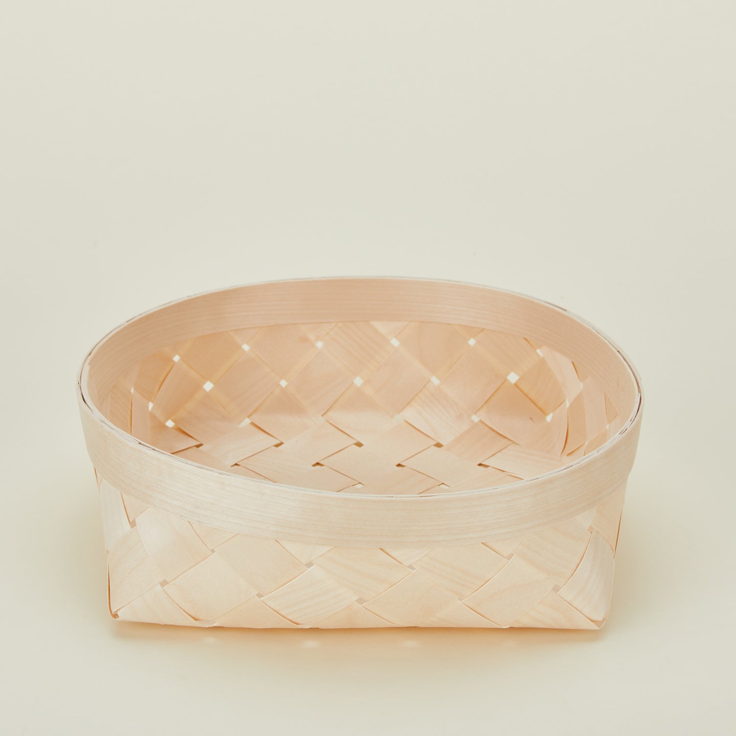 Detailed view of large Verso bread basket